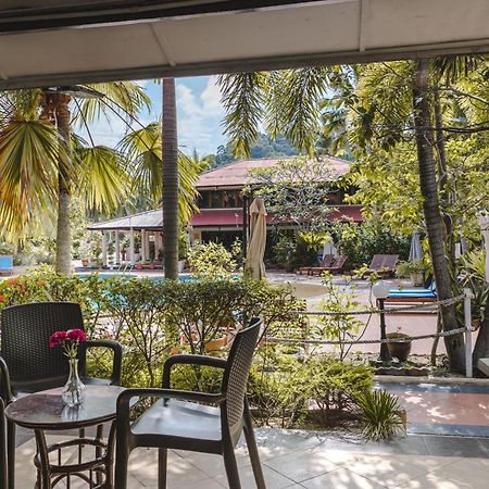 Kampong Pasir Bogak Pangkor Sandy Beach Resort מראה חיצוני תמונה