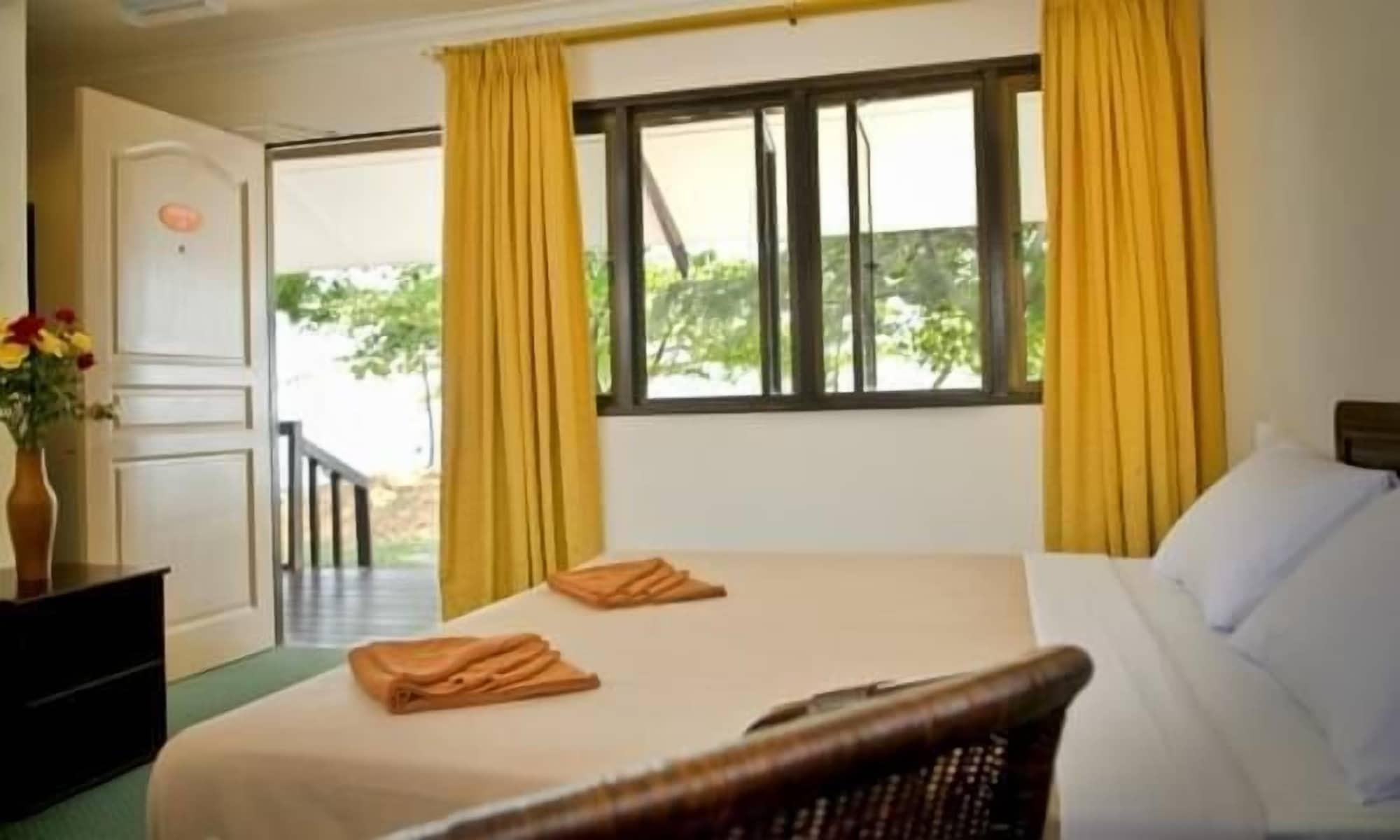 Kampong Pasir Bogak Pangkor Sandy Beach Resort מראה חיצוני תמונה