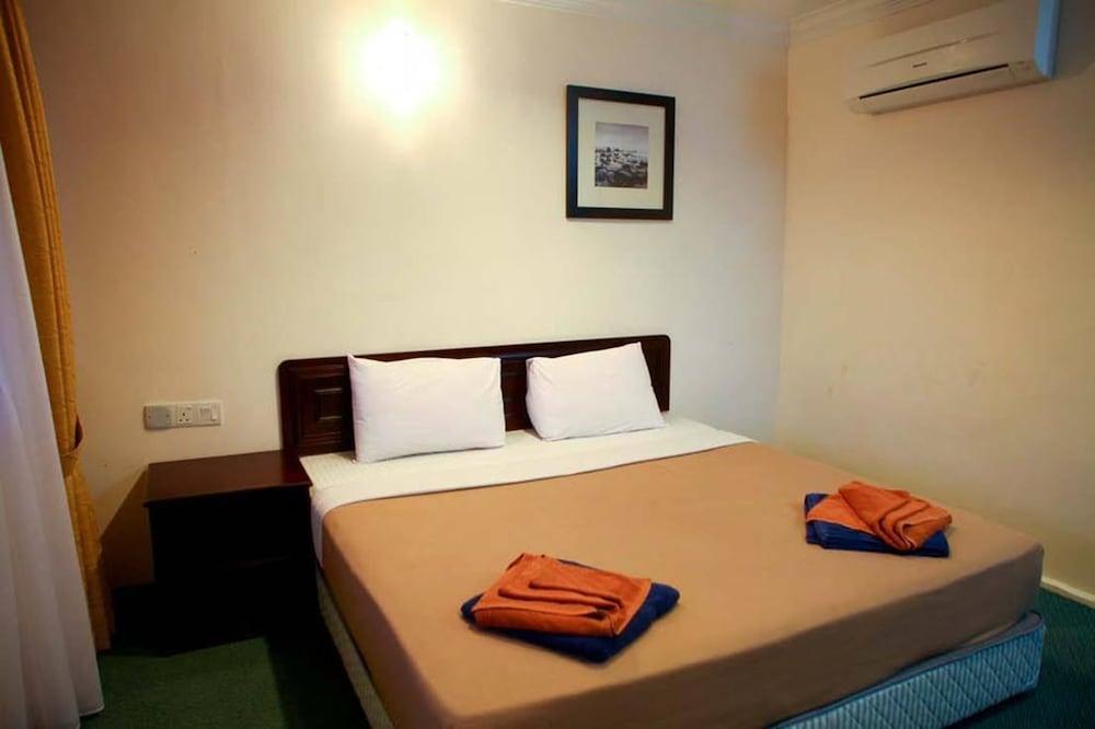 Kampong Pasir Bogak Pangkor Sandy Beach Resort מראה חיצוני תמונה
