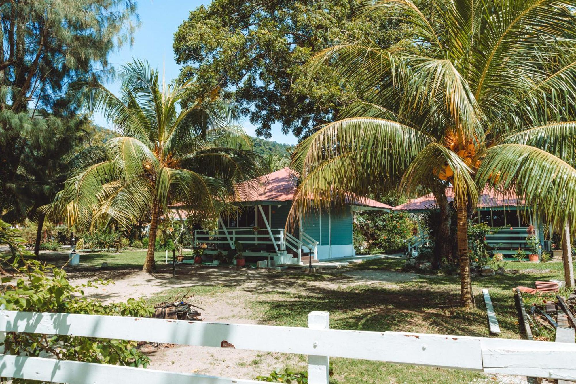 Kampong Pasir Bogak Pangkor Sandy Beach Resort מראה חיצוני תמונה